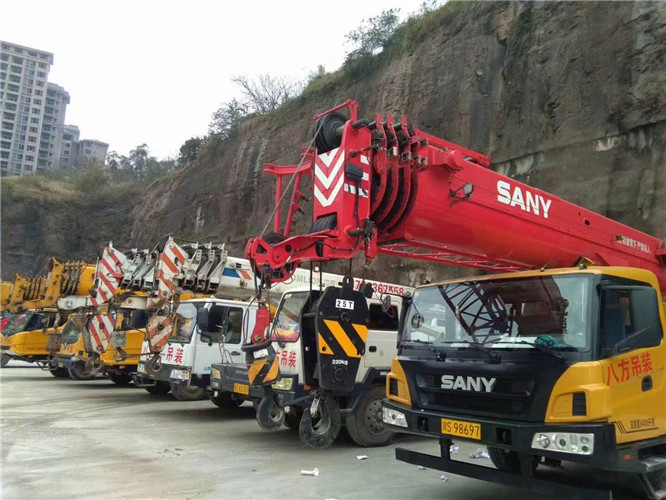 青冈县吊车出租按什么计费？台班费、单次费、里程费怎么算？