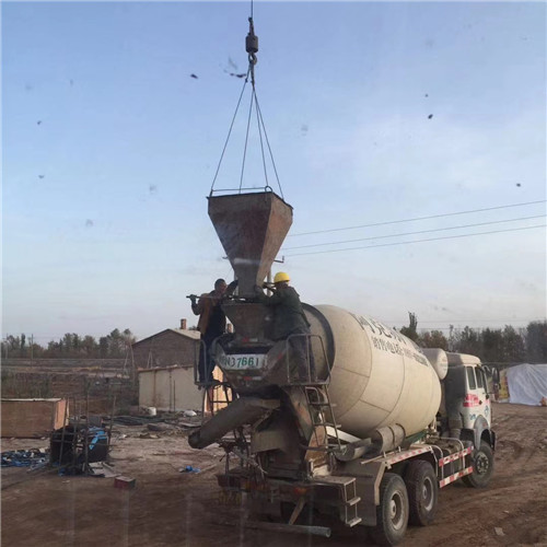 青冈县“精准瞄准”—— 吊车的 “定位导航” 技术