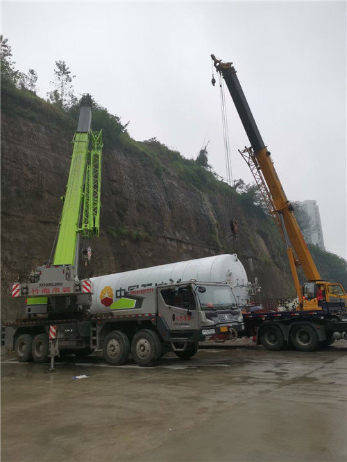 青冈县“不怕风雨冻”—— 吊车的 “恶劣环境适应” 技术